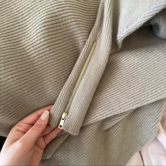 Women’s Sweater - Picture 4 of 5